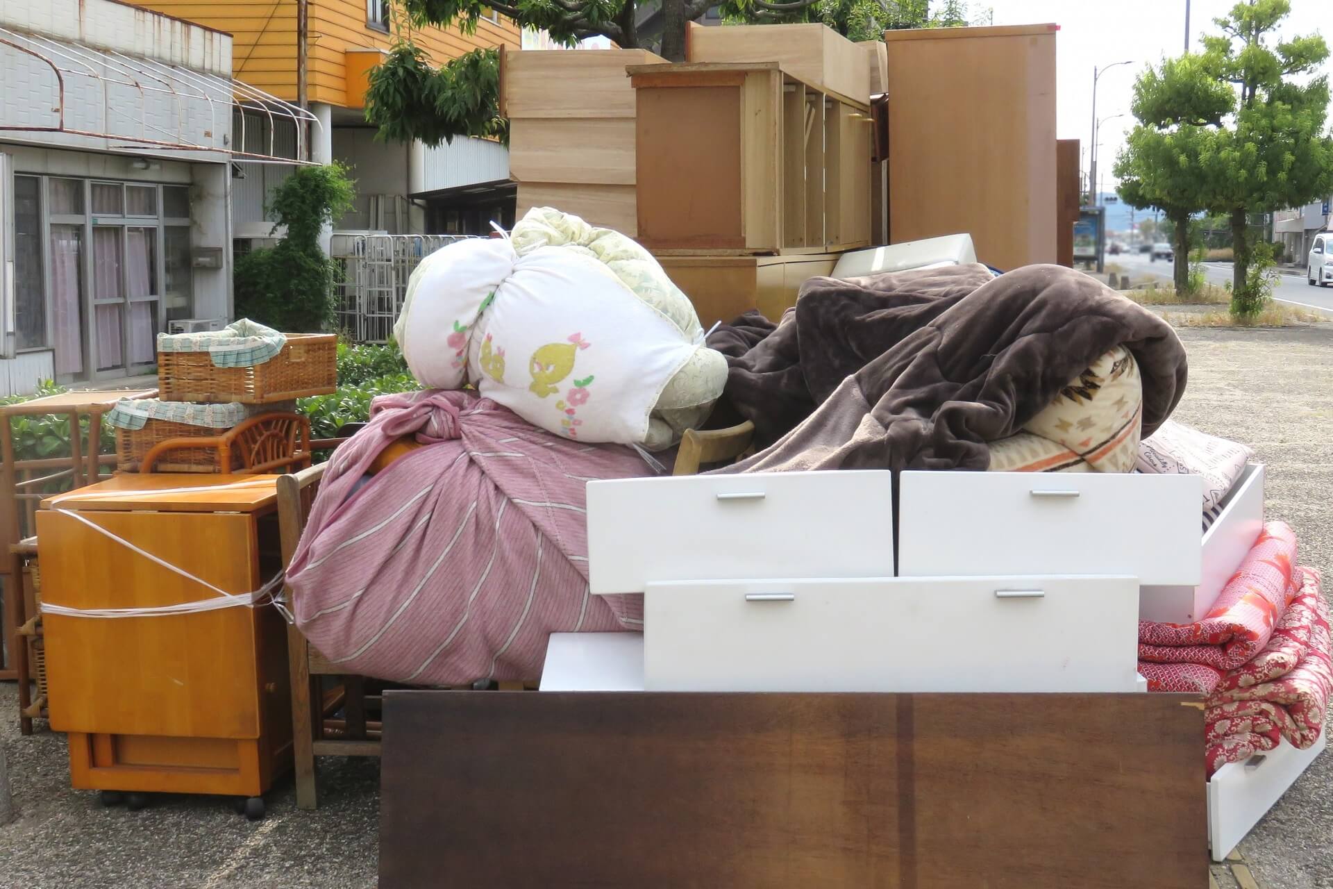 不用品の家具や衣類