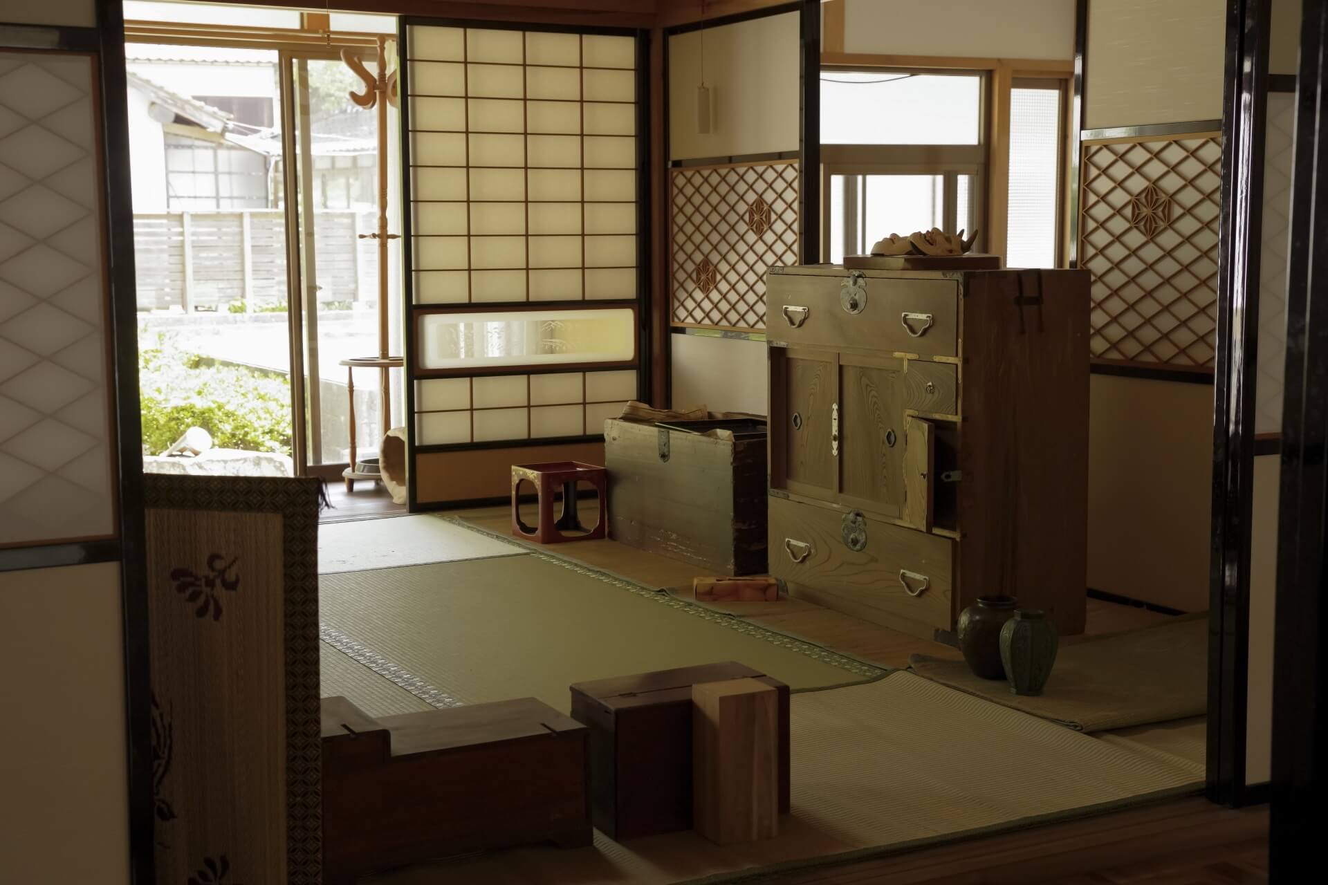 片付け中の和室