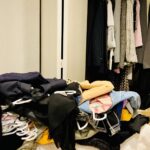 クローゼットに入りきらない大量の服
